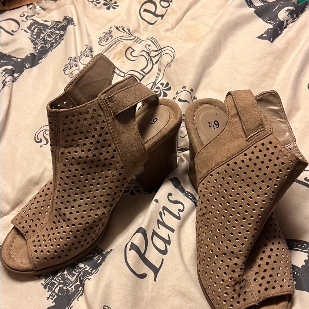 I have a pair of size 6.5 heels tan barely worn